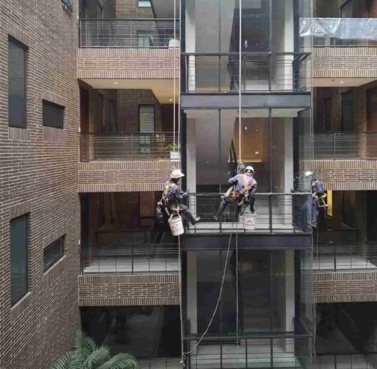 lavado de fachadas en alturas bogota