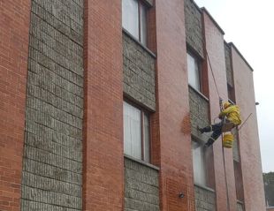 limpieza de fachadas en vidrio